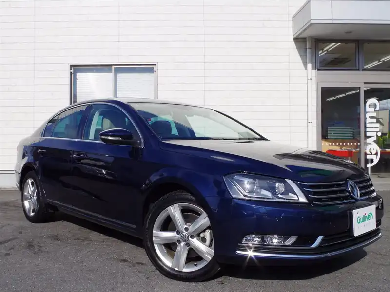 カタログ画像：パサート（PASSAT） ＴＳＩハイラインブルーモーションテクノロジー 2013年4月 DBA-3CCAX 1400cc ナイトブルーメタリック 燃費17.6km / l メイン（その他）