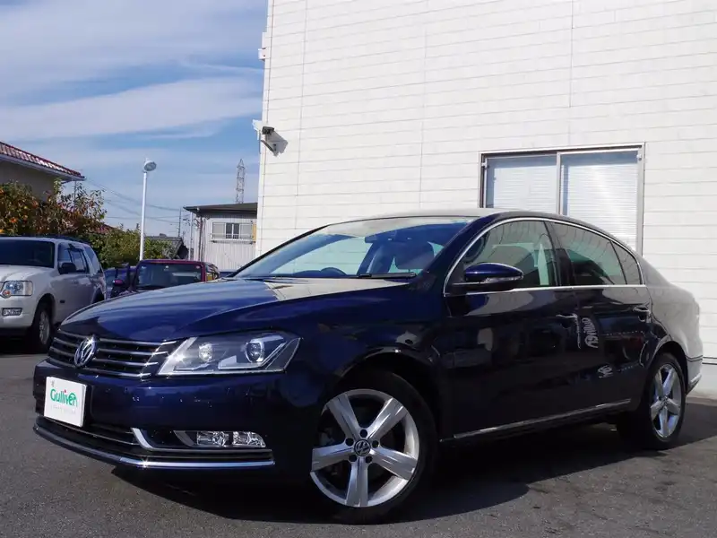 10069320 | カタログ画像：パサート（PASSAT） ＴＳＩハイライン 2011年5月 DBA-3CCAX 1400cc ナイトブルーメタリック 外装