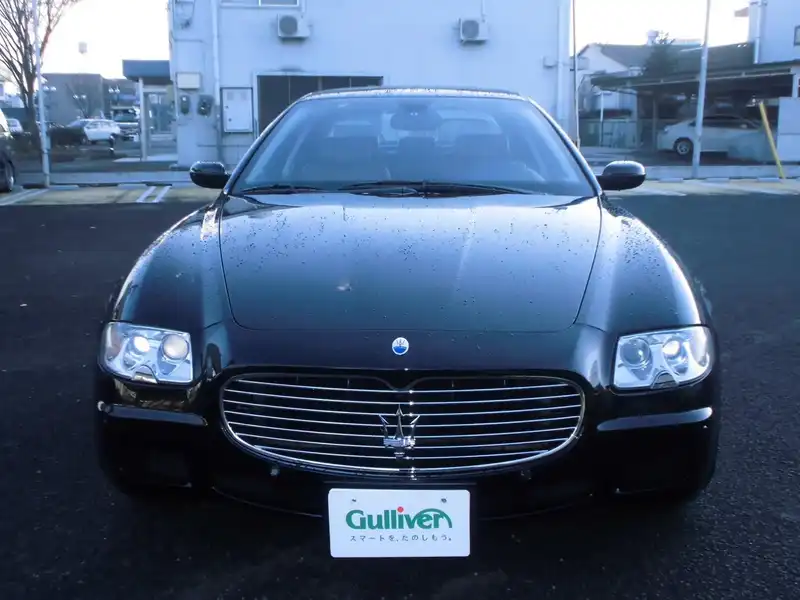 10039281 | カタログ画像：クアトロポルテ（QUATTROPORTE） ベースグレード 2007年2月 GH-MQP 4200cc ネロorネロ・カルボニオ フロント