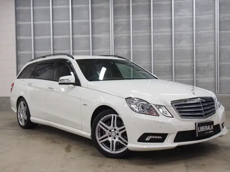 カタログ画像：Ｅクラスステーションワゴン（E-CLASS STATIONWAGON） Ｅ２５０ ＣＧＩブルーエフィシェンシー ステーションワゴン １２５！エディション 2011年1月 DBA-212247C 1800cc カルサイトホワイト（Ｓ） 燃費11.0km / l  メイン（その他）