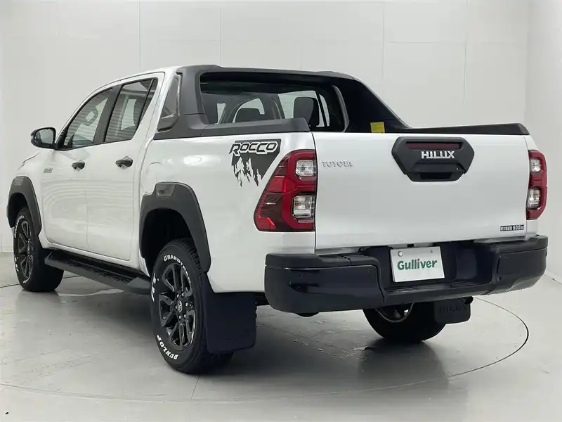 カタログ画像：ハイラックス（HILUX） Ｚ レボロッコエディション 2024年5月 3DF-GUN125 2400cc プラチナホワイトパールマイカ 燃費11.7km / l バック