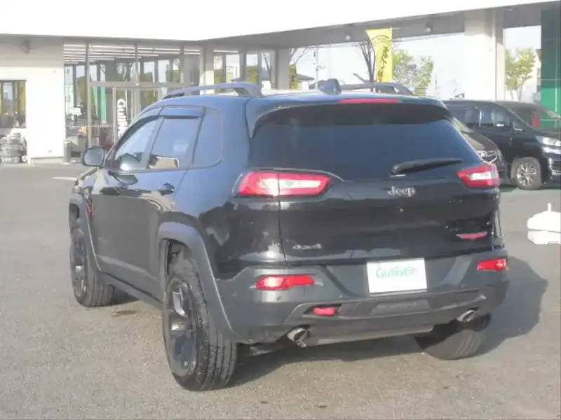 カタログ画像：ジープ・チェロキー（JEEP CHEROKEE） ウォーリアー 2014年8月 ABA-KL32L 3200cc ブリリアントブラッククリスタルパールコート 燃費8.8km / l バック