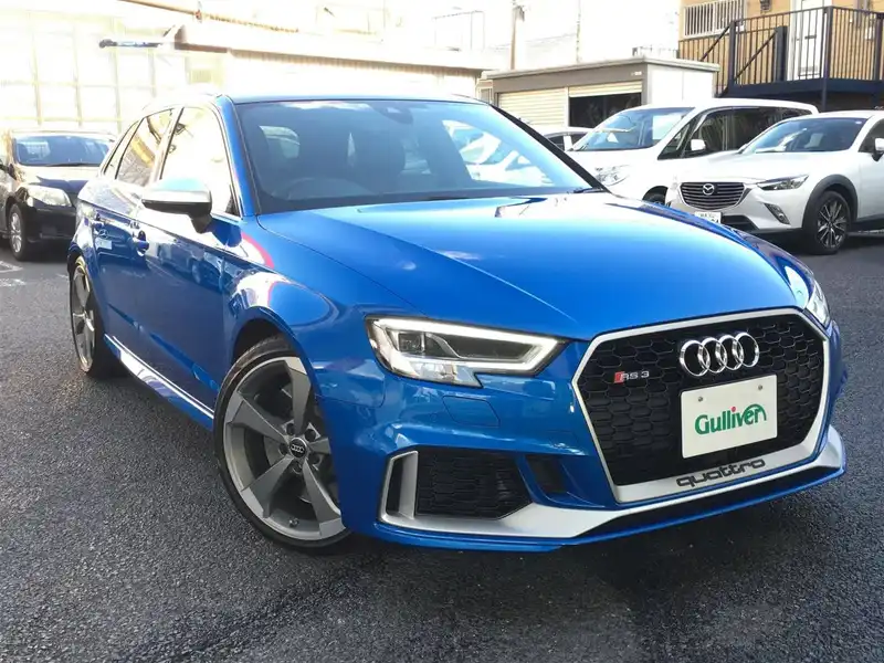 カタログ画像：ＲＳ３スポーツバック（RS3 SPORTBACK） ベースグレード 2017年6月 ABA-8VDAZF 2500cc マコウブルークリスタルエフェクト 燃費11.0km / l メイン