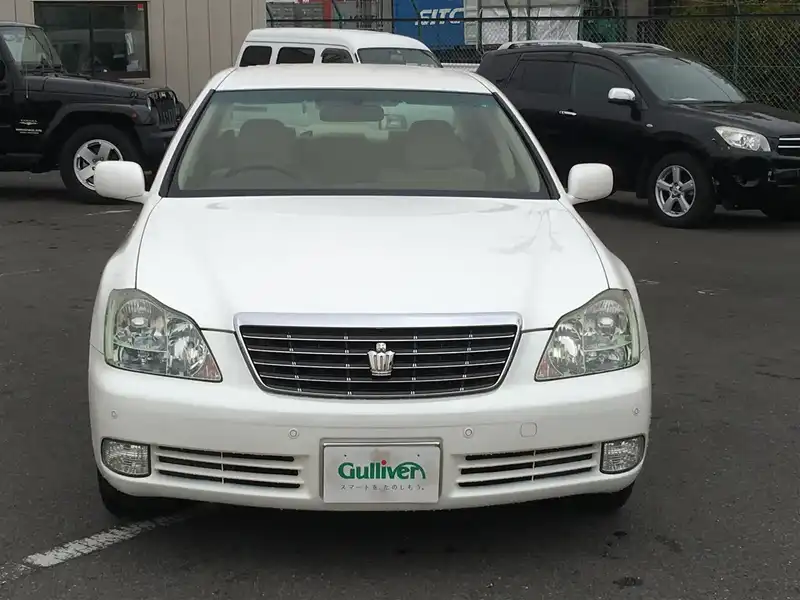 カタログ画像：クラウン（CROWN） ロイヤルサルーンＧ 2004年4月 CBA-GRS182 3000cc スーパーホワイトⅡ 燃費11.8km / l  フロント