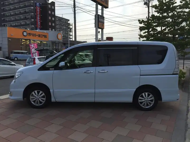 カタログ画像：セレナ（SERENA） ハイウェイスター アドバンスドセーフティパッケージ 2013年12月 DBA-FNC26 2000cc ブルームーンホワイトパール（３Ｐ） 燃費13.6km / l 外装