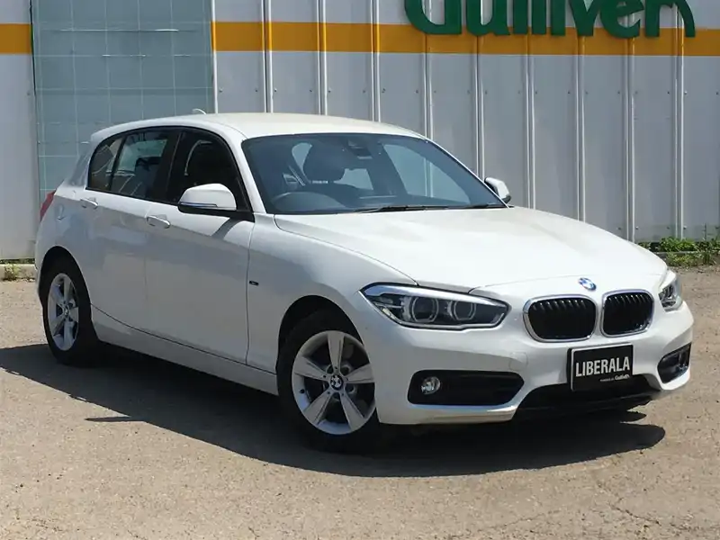 カタログ画像：１シリーズ（1 SERIES） １１８ｉ スポーツ 2015年5月 DBA-1A16 1600cc アルピン・ホワイトⅢ（ソリッド・カラー） 燃費16.6km / l メイン