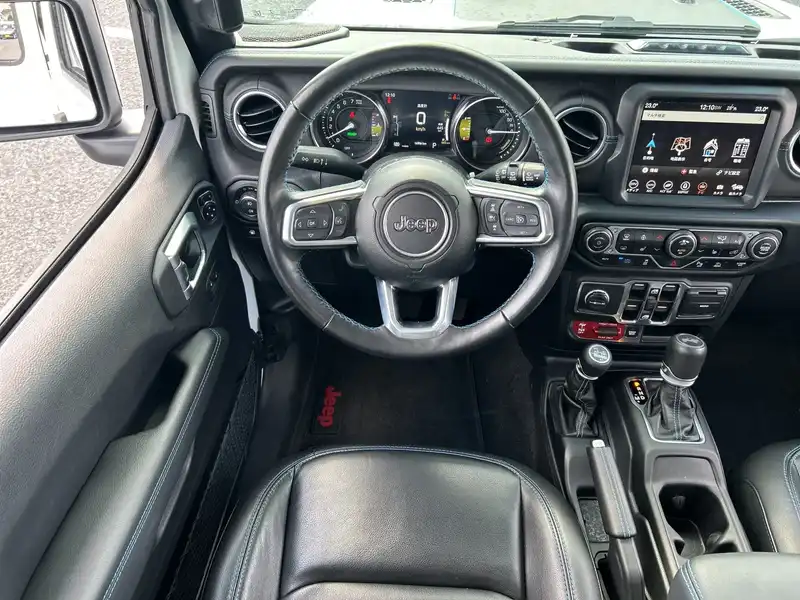 カタログ画像：ジープ・ラングラーアンリミテッド４ｘｅ（JEEP WRANGLER UNLIMITED 4xe） ルビコン ４ｘｅ 2022年12月 3LA-JL20L 2000cc ブライトホワイトクリアコート 燃費8.6km / l 内装