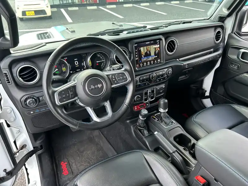 カタログ画像：ジープ・ラングラーアンリミテッド４ｘｅ（JEEP WRANGLER UNLIMITED 4xe） ルビコン ４ｘｅ 2022年12月 3LA-JL20L 2000cc ブライトホワイトクリアコート 燃費8.6km / l フロント