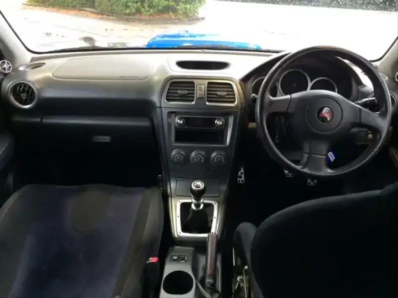 カタログ画像：インプレッサ（IMPREZA） ＷＲＸ ＳＴｉ スペックＣ タイプＲＡ 2004年10月 GH-GDB 2000cc ＷＲブルー・マイカ 燃費10.2km / l  内装