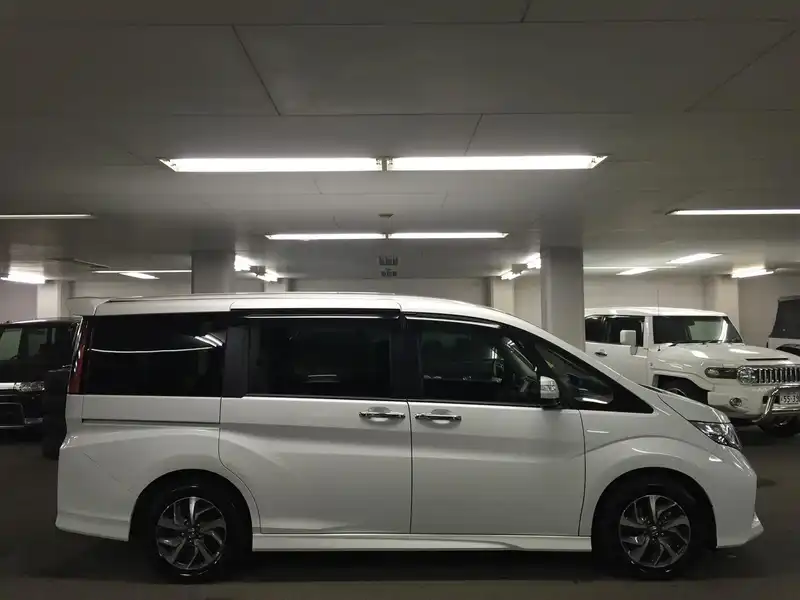 カタログ画像：ステップワゴンスパーダ（STEPWAGON SPADA） スパーダ 2015年4月 DBA-RP3 1500cc ホワイトオーキッド・パール 燃費16.0km / l 外装