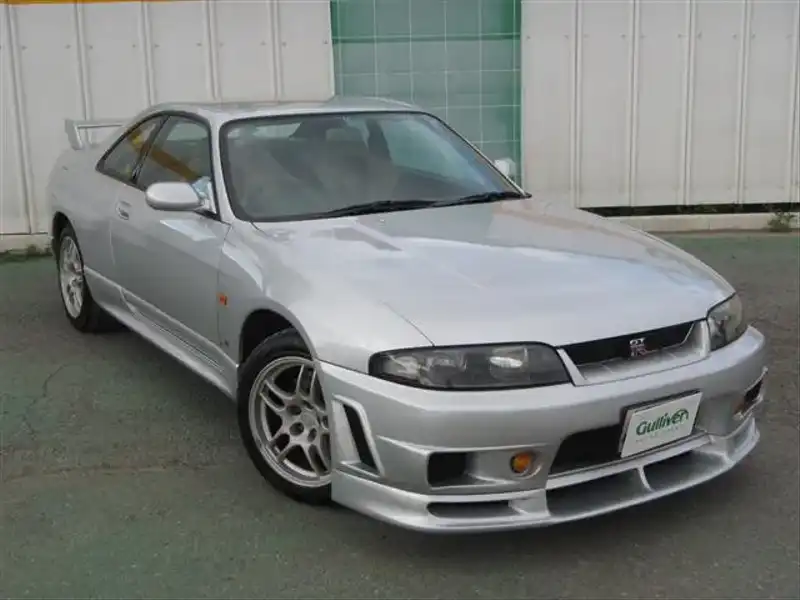 カタログ画像：スカイライン（SKYLINE） ＧＴ－Ｒ 1995年1月 E-BCNR33 2600cc スパークシルバー（Ｍ） 燃費8.1km / l  メイン（その他）