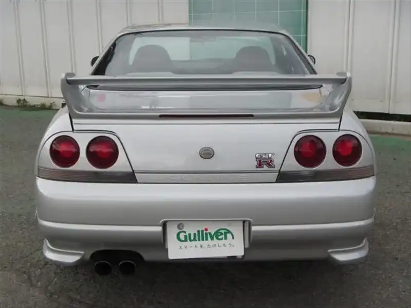 カタログ画像：スカイライン（SKYLINE） ＧＴ－Ｒ 1995年1月 E-BCNR33 2600cc スパークシルバー（Ｍ） 燃費8.1km / l  バック