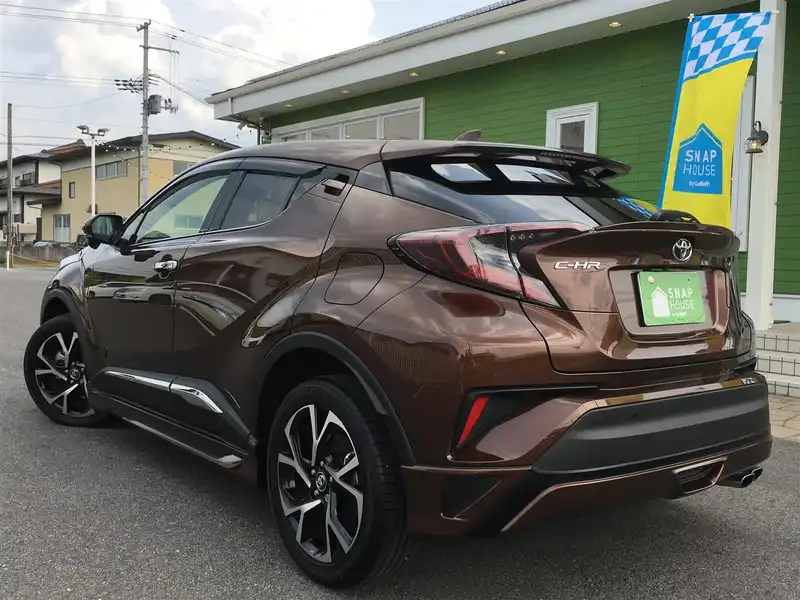 カタログ画像：Ｃ－ＨＲ（C-HR） Ｇ－Ｔ 2018年5月 DBA-NGX10 1200cc ダークブラウンマイカメタリック 燃費16.4km / l バック