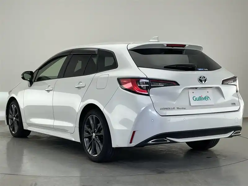 カタログ画像：カローラツーリング（COROLLA TOURING） ハイブリッド Ｇ 2024年4月 6AA-ZWE219W 1800cc プラチナホワイトパールマイカorアティチュードブラックマイカ×プラチナホワイトパールマイカ 燃費29.3km / l バック