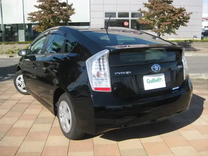 カタログ画像：プリウス（PRIUS） Ｌ 2009年5月 DAA-ZVW30 1800cc ブラック 燃費32.6km / l バック