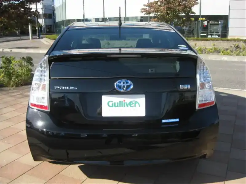 カタログ画像：プリウス（PRIUS） Ｌ 2009年5月 DAA-ZVW30 1800cc ブラック 燃費32.6km / l バック