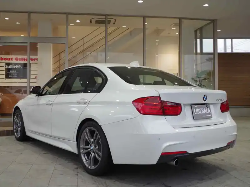 カタログ画像：３シリーズ（3 SERIES） ３２０ｄ Ｍスポーツ スタイルエッジ 2015年5月 LDA-3D20 2000cc アルピン・ホワイトⅢ 燃費19.4km / l バック