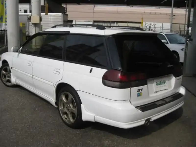 カタログ画像：レガシィツーリングワゴン（LEGACY TOURING WAGON） ＧＴ－Ｂ 1996年6月 E-BG5 2000cc ピュアホワイト 燃費10.2km / l  バック