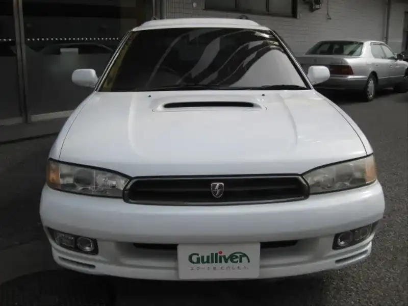 カタログ画像：レガシィツーリングワゴン（LEGACY TOURING WAGON） ＧＴ 1996年6月 E-BG5 2000cc ピュアホワイト 燃費10.2km / l  フロント