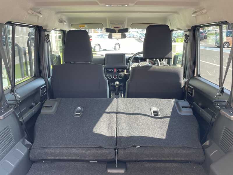 カタログ画像：ジムニー（JIMNY） ＸＧ 2025年11月 3BA-JB64W 660cc 燃費14.3km / l メイン