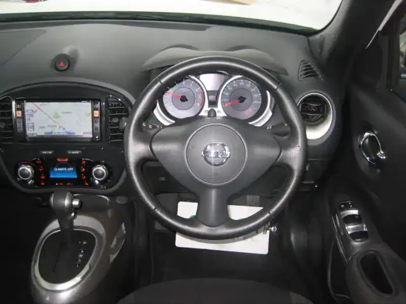 カタログ画像：ジューク（JUKE） １５ＲＸ アーバンセレクション 2011年5月 DBA-YF15 1500cc ホワイトパール（３Ｐ） 燃費17.2km / l 内装