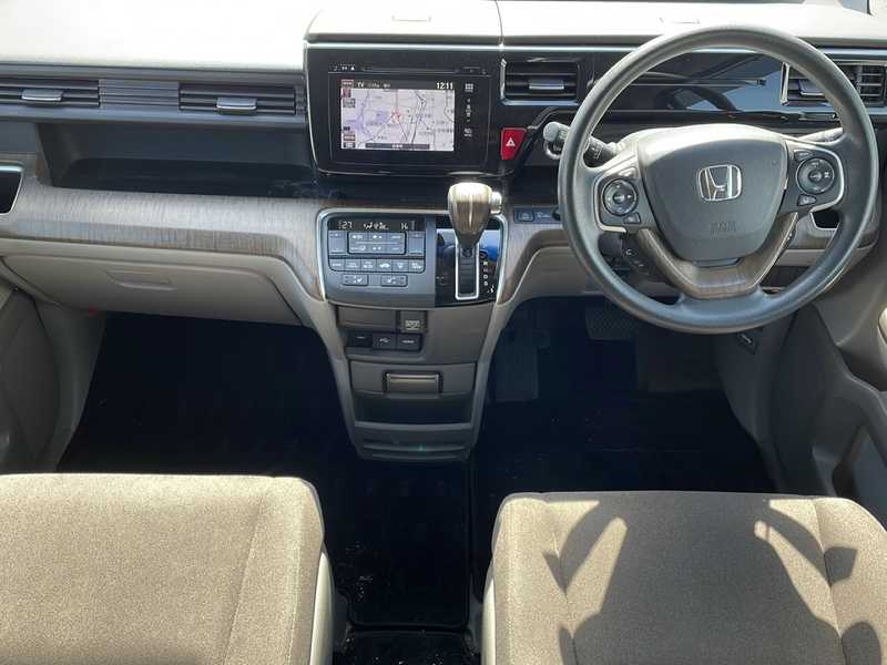 10155617 | カタログ画像：ステップワゴン（STEPWAGON） Ｇ サイドリフトアップシート車 2015年4月 DBA-RP2 1500cc ホワイトオーキッド・パール 内装
