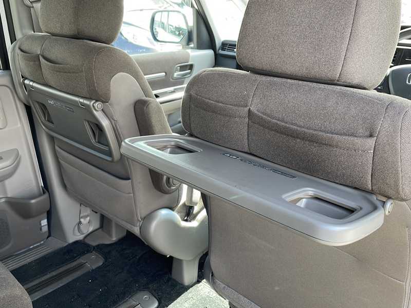 カタログ画像：ステップワゴン（STEPWAGON） Ｇ サイドリフトアップシート車 2015年4月 DBA-RP2 1500cc ホワイトオーキッド・パール 燃費14.8km / l 内装