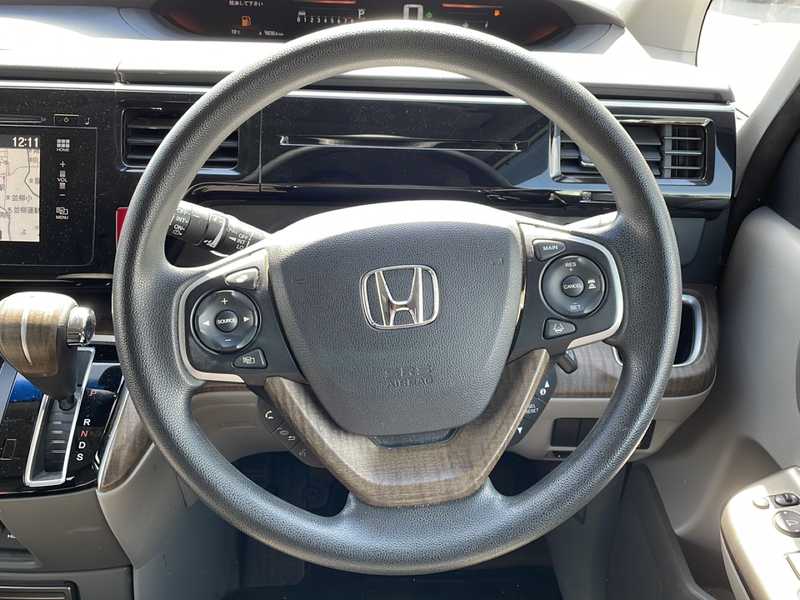 カタログ画像：ステップワゴン（STEPWAGON） Ｇ サイドリフトアップシート車 2015年4月 DBA-RP2 1500cc ホワイトオーキッド・パール 燃費14.8km / l 内装