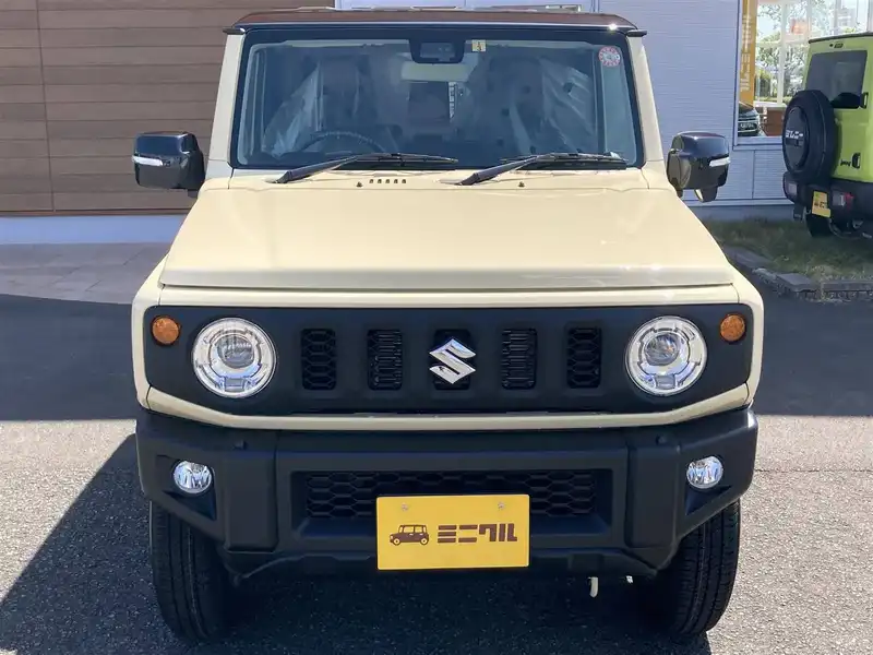 カタログ画像：ジムニー（JIMNY） ＸＣ 2021年10月 3BA-JB64W 660cc キネティックイエローorシフォンアイボリーメタリック 燃費16.2km / l フロント