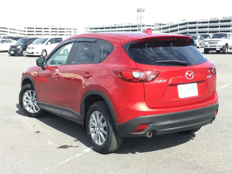 カタログ画像：ＣＸ－５（CX-5） ２０Ｓ プロアクティブ 2015年1月 DBA-KEEFW 2000cc ソウルレッドプレミアムメタリック 燃費16.4km / l バック