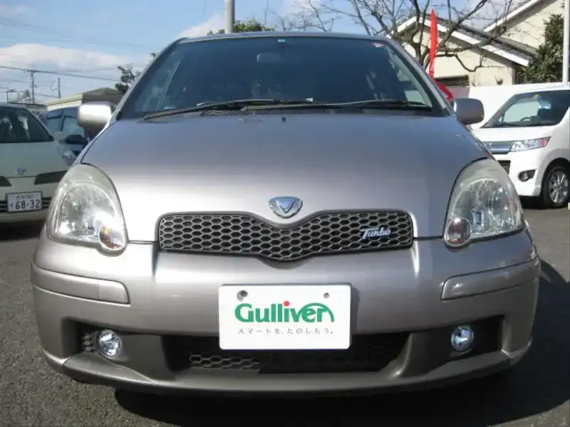 カタログ画像：ヴィッツ（VITZ） ＲＳ Ｖパッケージ 2004年2月 CBA-NCP13 1500cc グレーメタリック 燃費15.2km / l  フロント