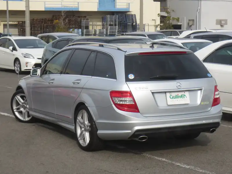 カタログ画像：Ｃクラスステーションワゴン（C-CLASS STATIONWAGON） Ｃ３００ ステーションワゴン アバンギャルド 2010年2月 DBA-204254 3000cc イリジウムシルバー 燃費9.5km / l  バック