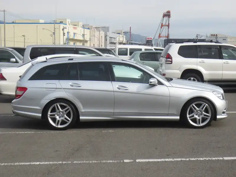 10060488 | カタログ画像：Ｃクラスステーションワゴン（C-CLASS STATIONWAGON） Ｃ３００ ステーションワゴン アバンギャルド 2010年2月 DBA-204254 3000cc イリジウムシルバー 外装