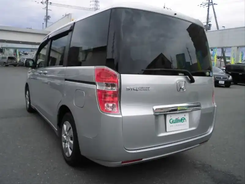 カタログ画像：ステップワゴン（STEPWAGON） Ｇ ＨＩＤエディション 2010年10月 DBA-RK2 2000cc スーパープラチナ・メタリック 燃費11.6km / l バック