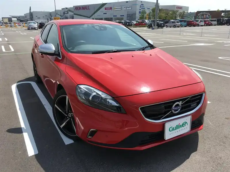 カタログ画像：Ｖ４０（V40） Ｔ５ Ｒデザイン 2014年4月 DBA-MB5204T 2000cc パッションレッド 燃費13.2km / l メイン（その他）