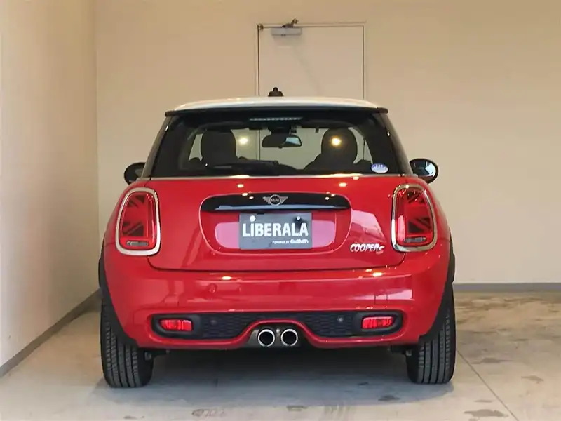 カタログ画像：ＭＩＮＩ（MINI） クーパーＳ 2019年9月 CBA-XR20M 2000cc チリ・レッド（ソリッド） 燃費15.1km / l バック