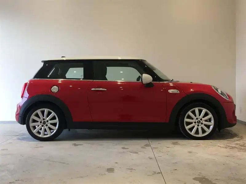 カタログ画像：ＭＩＮＩ（MINI） クーパーＳ 2019年9月 CBA-XR20M 2000cc チリ・レッド（ソリッド） 燃費15.1km / l 外装
