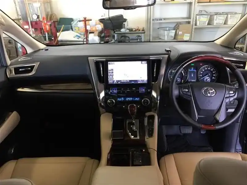 カタログ画像：ヴェルファイアハイブリッド（VELLFIRE HYBRID） ハイブリッドＶ Ｌエディション 2015年1月 DAA-AYH30W 2500cc バーニングブラッククリスタルシャインガラスフレーク 燃費18.4km / l 内装