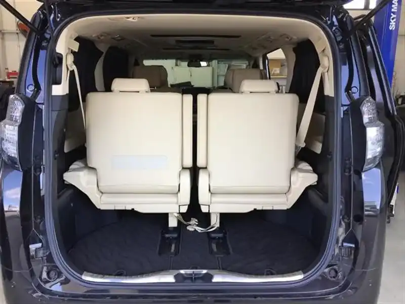 カタログ画像：ヴェルファイアハイブリッド（VELLFIRE HYBRID） ハイブリッドＶ Ｌエディション 2015年1月 DAA-AYH30W 2500cc バーニングブラッククリスタルシャインガラスフレーク 燃費18.4km / l 内装