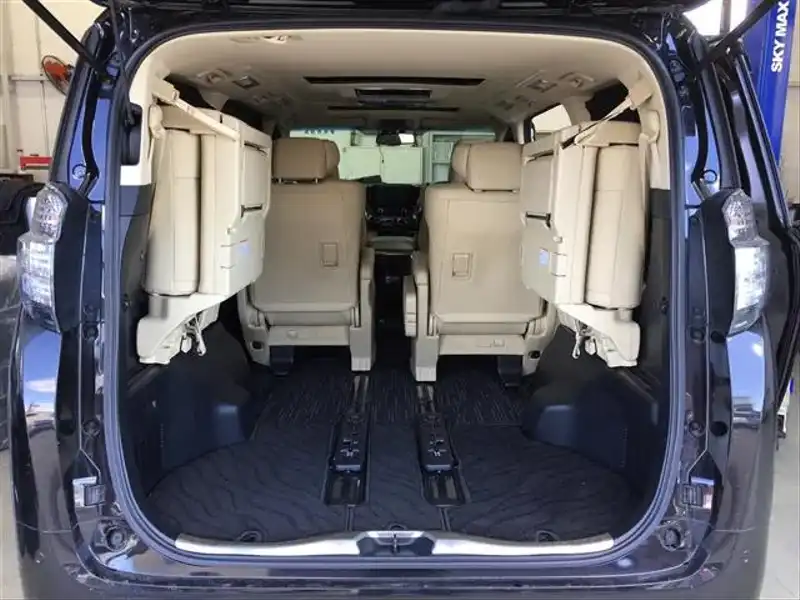 カタログ画像：ヴェルファイアハイブリッド（VELLFIRE HYBRID） ハイブリッドＶ Ｌエディション 2015年1月 DAA-AYH30W 2500cc バーニングブラッククリスタルシャインガラスフレーク 燃費18.4km / l 内装