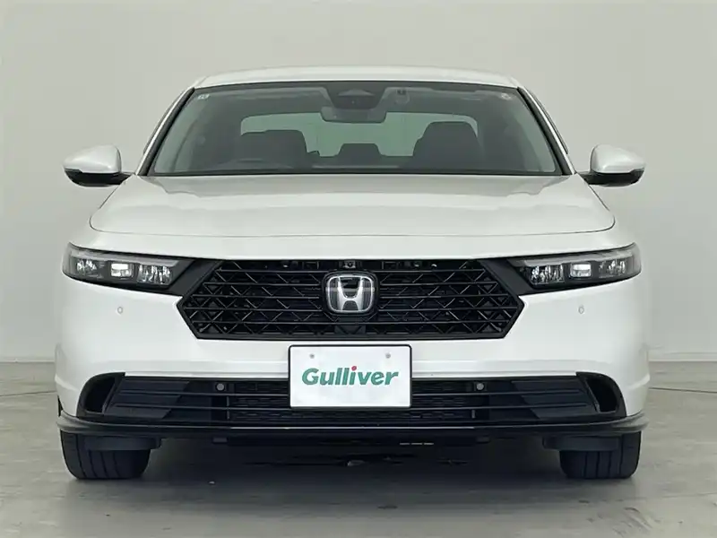 カタログ画像：アコード（ACCORD） ｅ：ＨＥＶ 2024年3月 6AA-CY2 2000cc プラチナホワイト・パール 燃費23.8km / l フロント