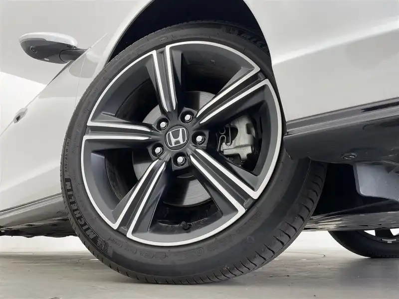 カタログ画像：アコード（ACCORD） ｅ：ＨＥＶ 2024年3月 6AA-CY2 2000cc プラチナホワイト・パール 燃費23.8km / l タイヤ