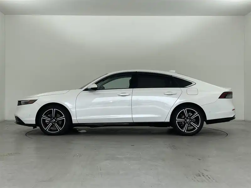 カタログ画像：アコード（ACCORD） ｅ：ＨＥＶ 2024年3月 6AA-CY2 2000cc プラチナホワイト・パール 燃費23.8km / l 外装