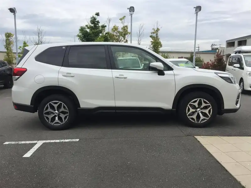 カタログ画像：フォレスター（FORESTER） ツーリング 2019年7月 5BA-SK9 2500cc クリスタルホワイト・パール 燃費13.2km / l 外装