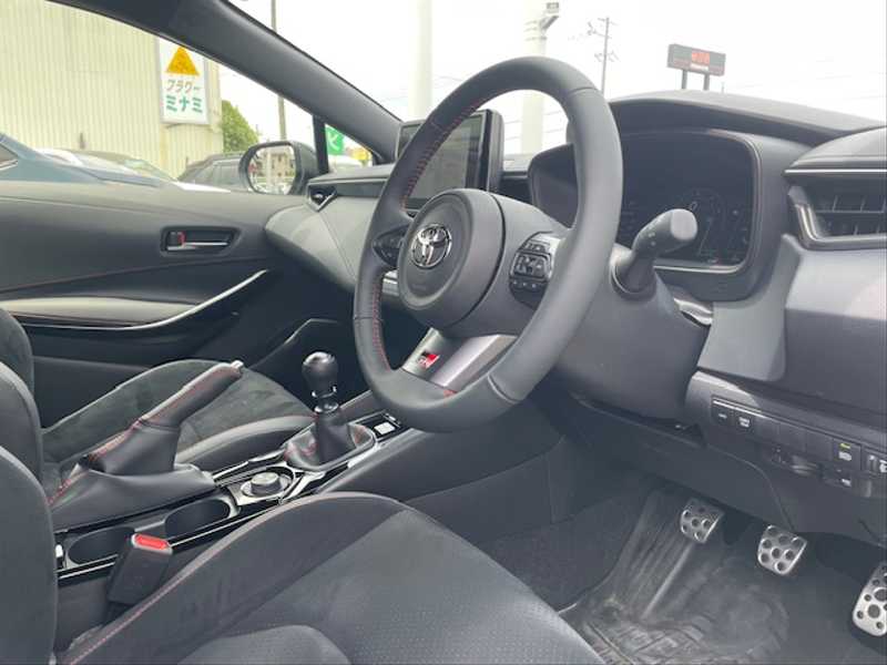 カタログ画像：ＧＲカローラ（GR COROLLA） ＲＺ 2023年8月 4BA-GZEA14H 1600cc プレシャスメタル 燃費12.4km / l 内装