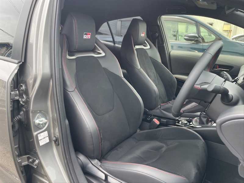 カタログ画像：ＧＲカローラ（GR COROLLA） ＲＺ 2023年8月 4BA-GZEA14H 1600cc プレシャスメタル 燃費12.4km / l 内装