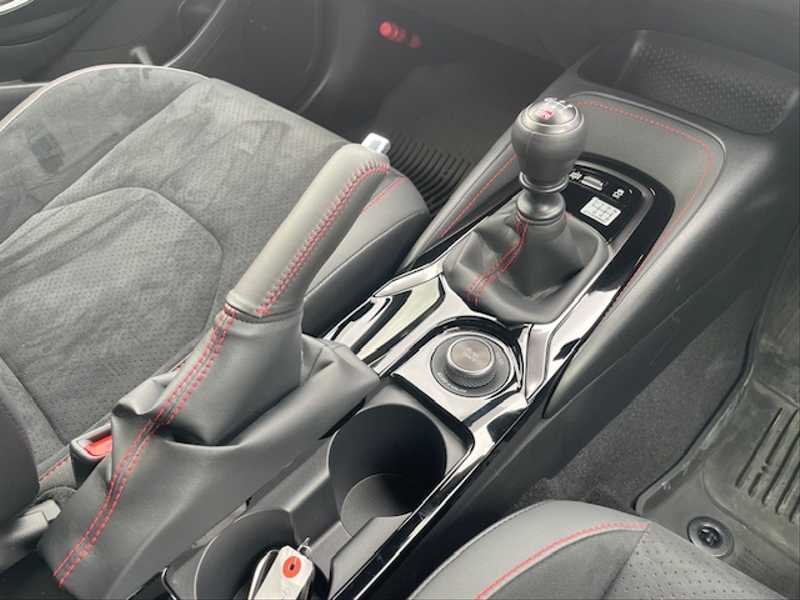 カタログ画像：ＧＲカローラ（GR COROLLA） ＲＺ 2023年8月 4BA-GZEA14H 1600cc プレシャスメタル 燃費12.4km / l 内装