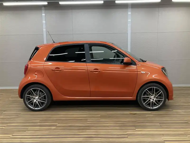 カタログ画像：スマートフォーフォー（SMART FOR FOUR） ＢＲＡＢＵＳ エクスクルーシブ 2019年10月 ABA-453062 900cc ラバオレンジ×グラファイト 燃費20.6km / l 外装