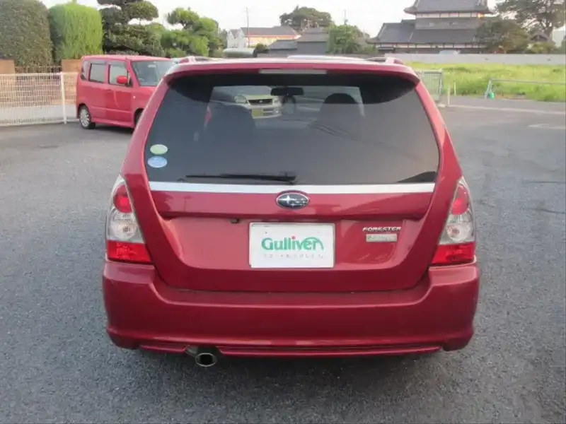 カタログ画像：フォレスター（FORESTER） クロススポーツ２．０ｉ 2005年12月 CBA-SG5 2000cc ガーネットレッド・パール 燃費13.0km / l  バック