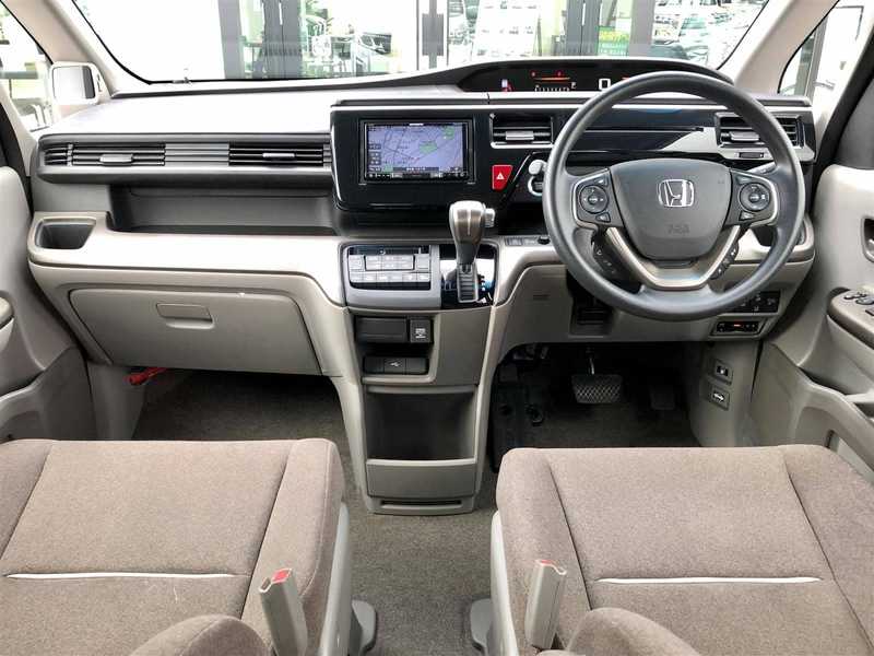 カタログ画像：ステップワゴン（STEPWAGON） Ｇ ホンダセンシング 車いす仕様車 ２列目乗車タイプ 2019年9月 DBA-RP2 1500cc プレミアムディープロッソ・パール 内装